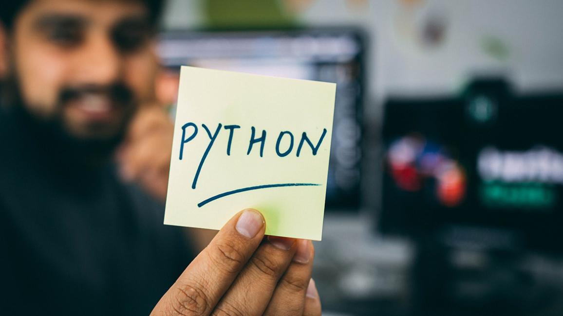 Quels sont quelques exemples concrets d'utilisation de Python en ligne de commande dans le monde des affaires ?